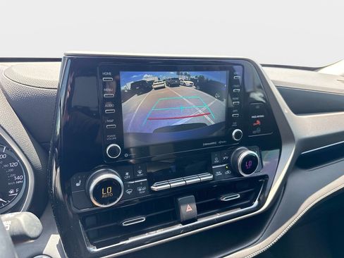 Used 2021 Toyota Highlander XLE FWD image 24