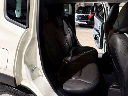 Used 2018 Jeep Renegade Limited w/ UConnect 8.4 Nav Group FWD image 23