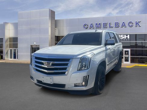 Used 2017 Cadillac Escalade Premium Luxury RWD image 2