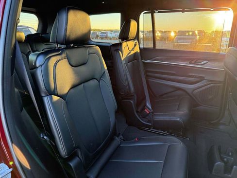 New 2025 Jeep Grand Cherokee L Limited w/ Luxury Tech Group II image 23