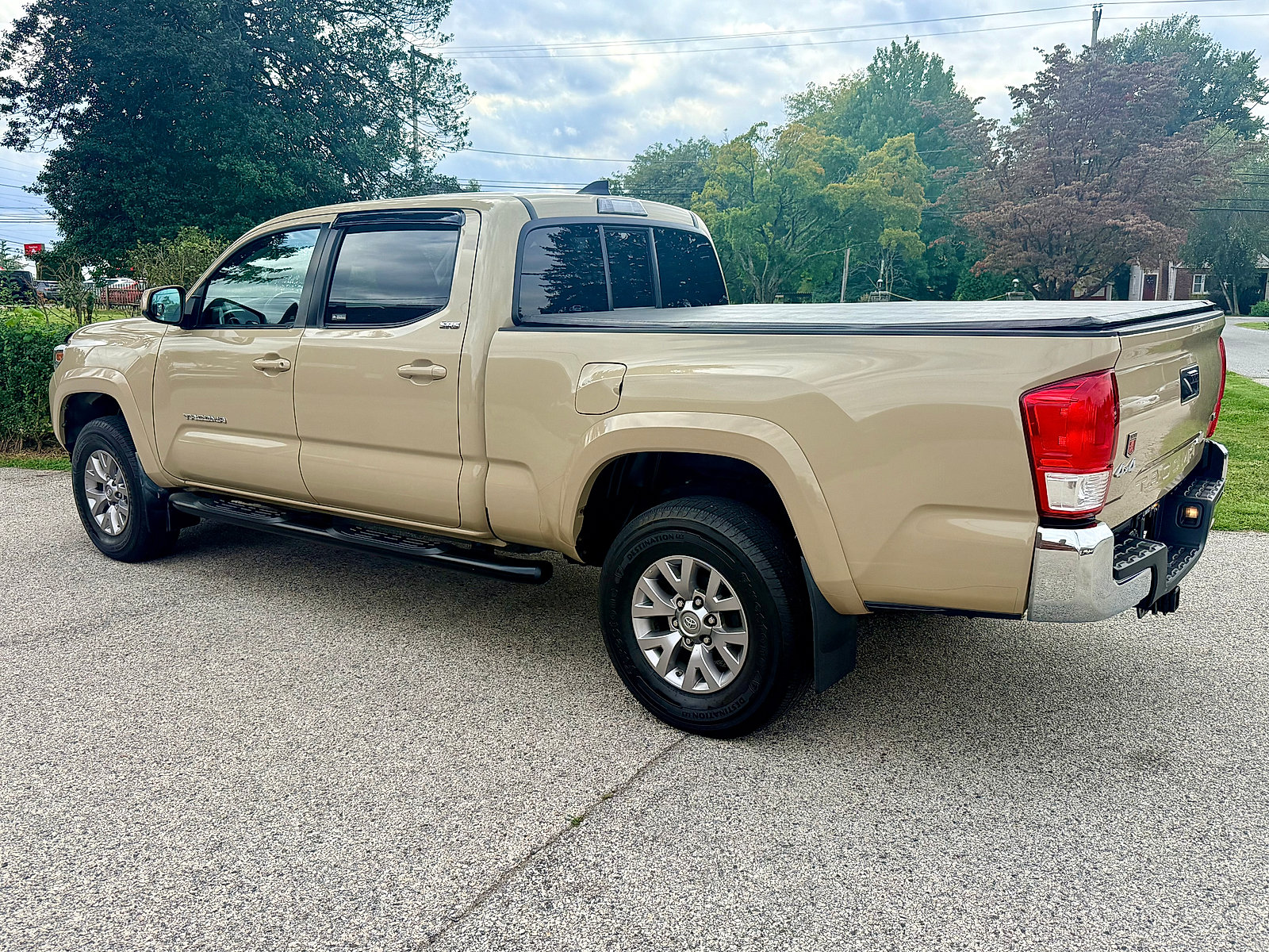 Used 2016 Toyota Tacoma SR5 w/ SR5 Appearance Package (SN) AWD/4WD image 8