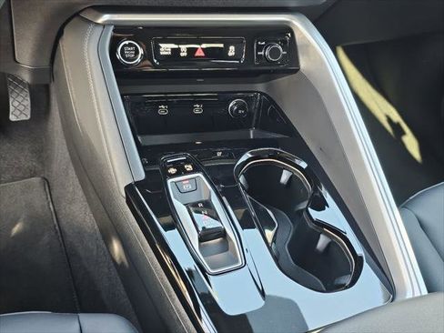 Used 2025 Audi Q5 Premium w/ Convenience Package image 11