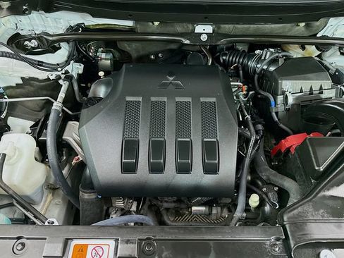Used 2024 Mitsubishi Eclipse Cross AWD image 30
