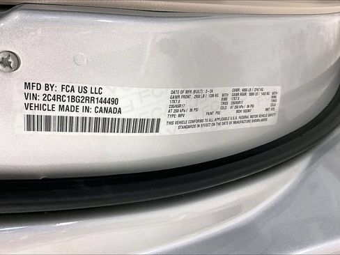 Used 2024 Chrysler Pacifica Touring-L FWD image 40