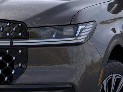 New 2025 Lincoln Navigator Black Label AWD/4WD image 18