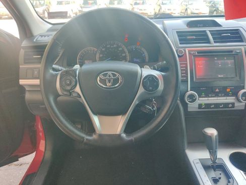 Used 2014 Toyota Camry SE FWD image 11