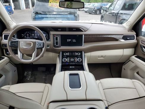 Used 2023 GMC Yukon XL Denali AWD/4WD image 11