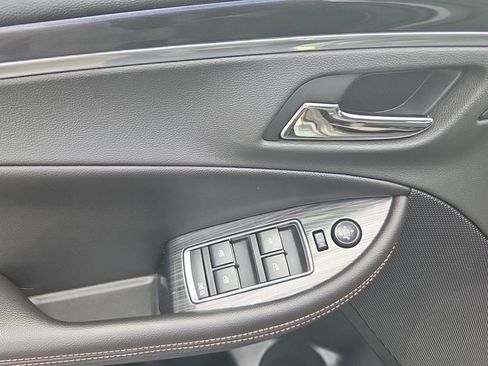 Used 2019 Chevrolet Impala LT FWD image 8