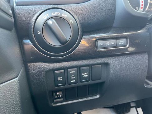 Used 2018 Nissan Titan SL w/ Midnight Edition AWD/4WD image 14