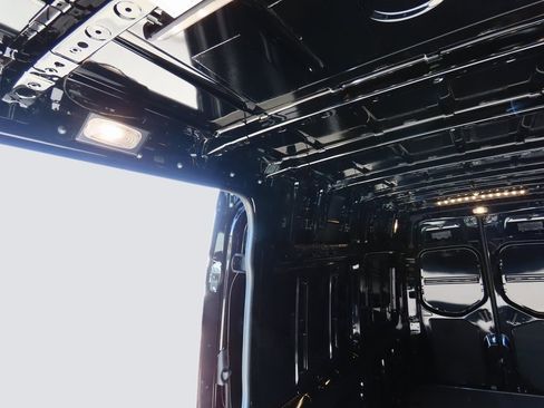 Used 2024 Mercedes-Benz Sprinter 2500 image 21