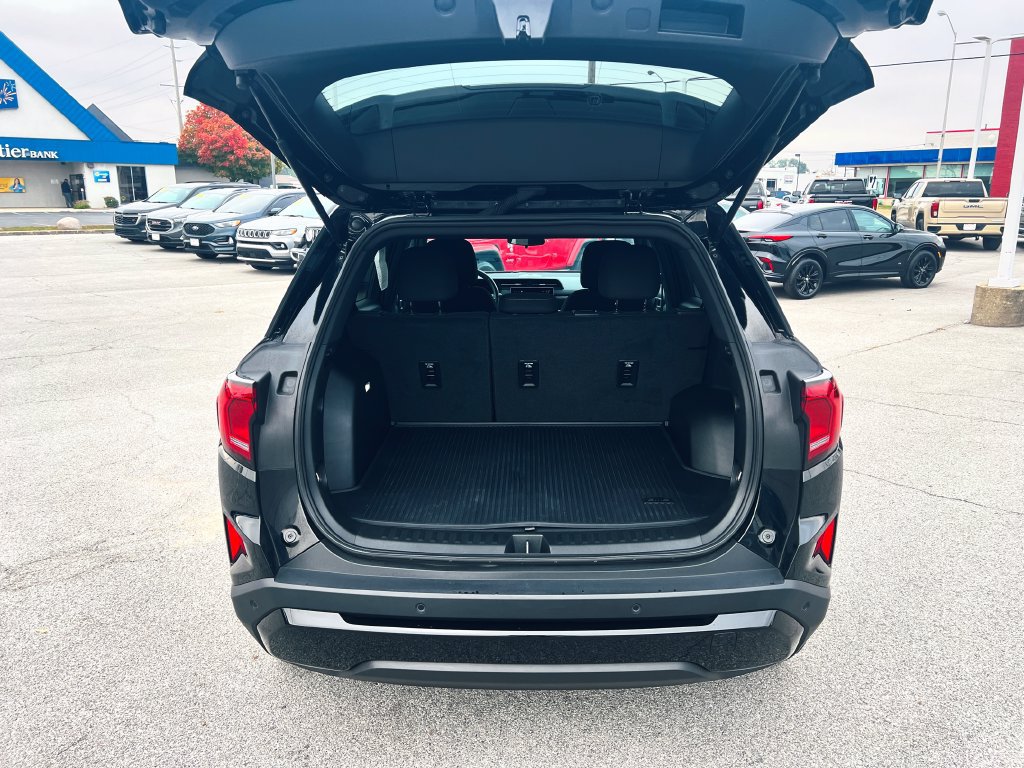 Used 2026 GMC Terrain Elevation w/ Black Edition FWD image 32