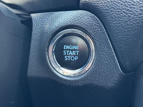 Used 2021 Toyota RAV4 XLE w/ Convenience Package FWD image 23