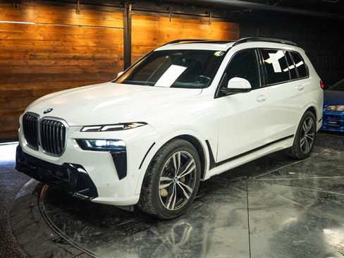 Used 2024 BMW X7 xDrive40i w/ M Sport Package AWD/4WD image 2