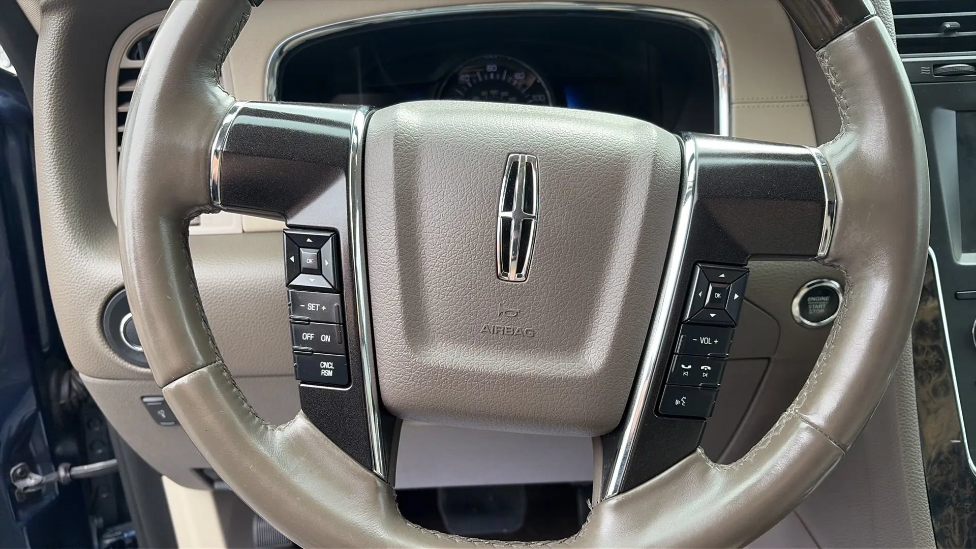 Used 2015 Lincoln Navigator 2WD image 13