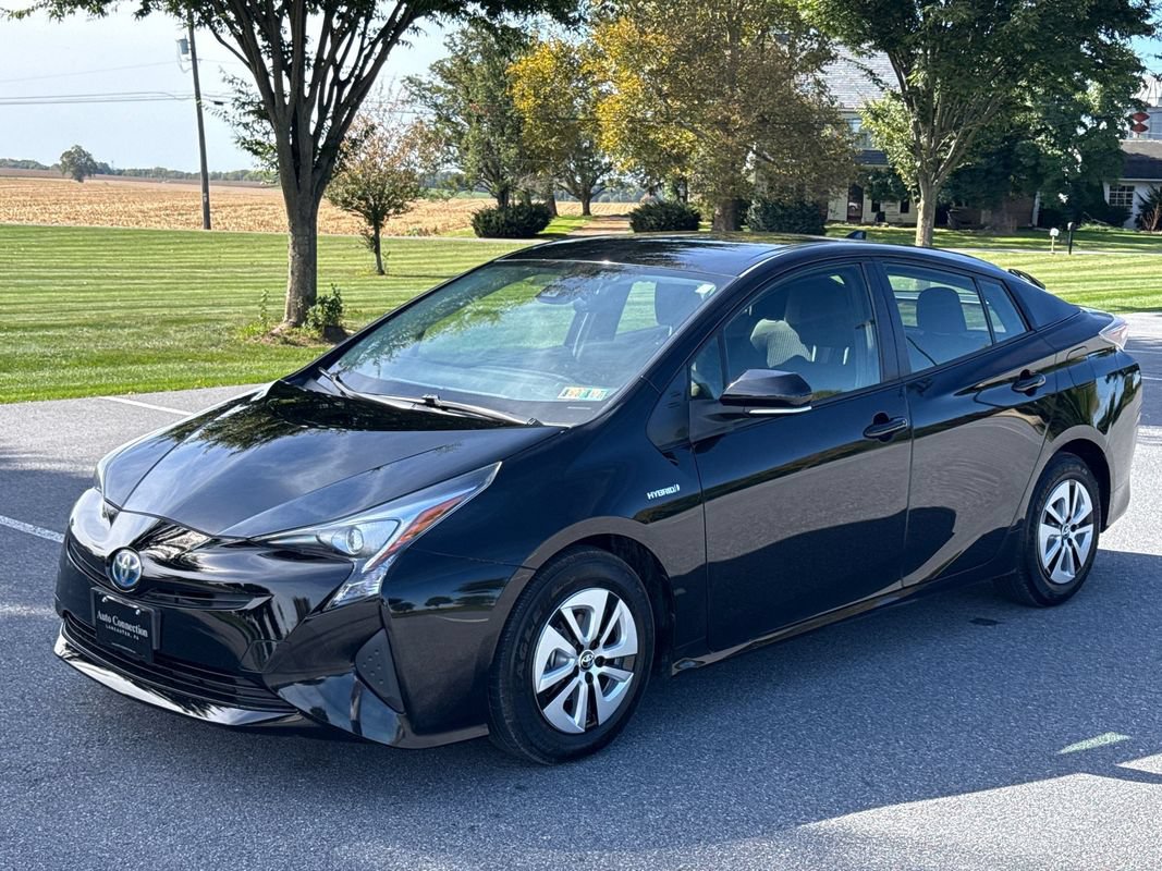 Used 2017 Toyota Prius Two w/ Carpet Mat Package FWD image 4