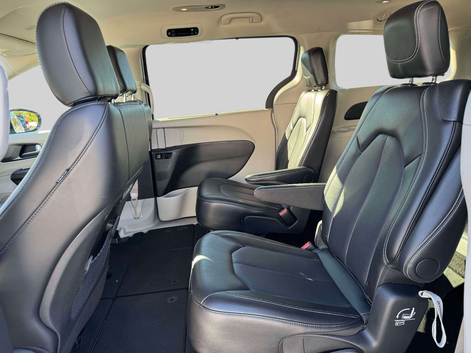 Certified 2024 Chrysler Pacifica Touring-L FWD image 12