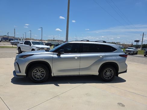 Certified 2024 Toyota Highlander XSE FWD image 4