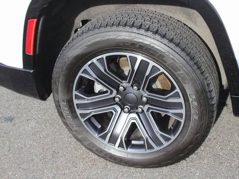 Used 2024 Jeep Wagoneer 4WD w/ Premium Group I image 39