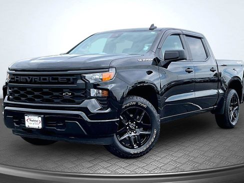 Used 2023 Chevrolet Silverado 1500 Custom AWD/4WD image 1