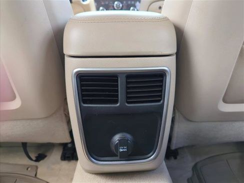 Used 2011 Chrysler 300 Limited image 16