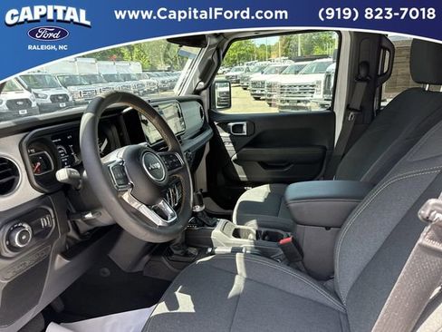 Used 2024 Jeep Wrangler Unlimited Sahara w/ Safety Group AWD/4WD image 19