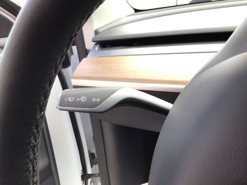 Used 2022 Tesla Model Y Performance AWD/4WD image 25