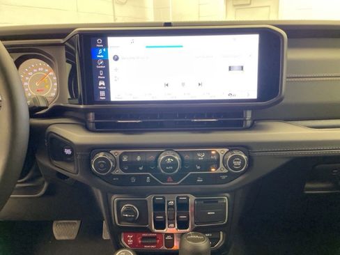 New 2025 Jeep Gladiator Mojave w/ Convenience Group image 12