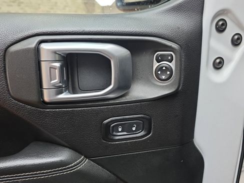 Used 2019 Jeep Wrangler Unlimited Sahara image 26