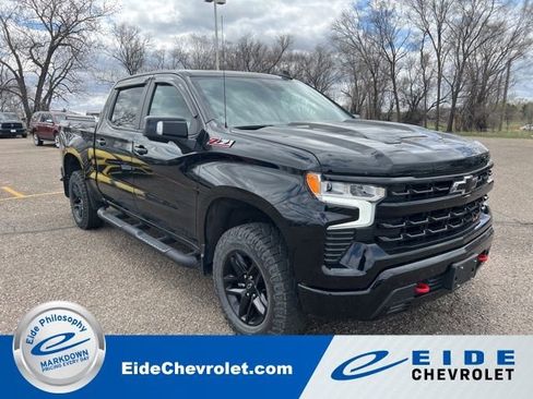 Used 2022 Chevrolet Silverado 1500 LT Trail Boss w/ LT Trail Boss Premium Package AWD/4WD image 1