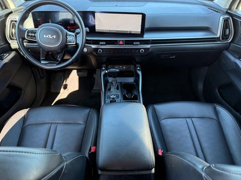 Used 2024 Kia Sorento S image 12