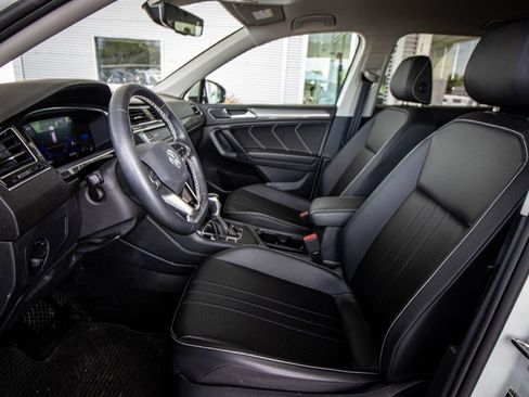 Used 2023 Volkswagen Tiguan SE image 23