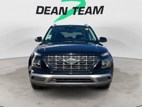 Used 2024 Hyundai Venue SEL FWD image 2