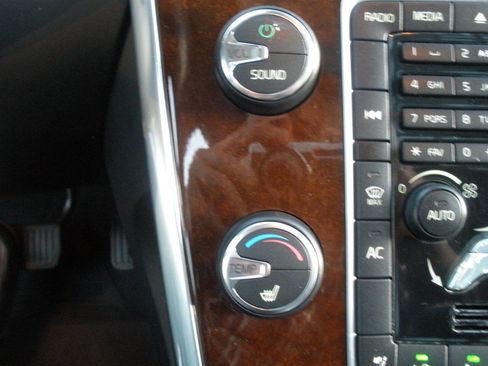 Used 2013 Volvo XC60 T6 image 39