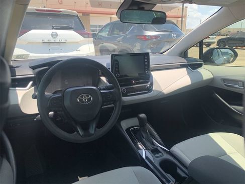 Used 2020 Toyota Corolla LE FWD image 9