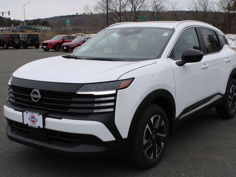 New 2026 Nissan Kicks SV w/ SV Premium Package image 3