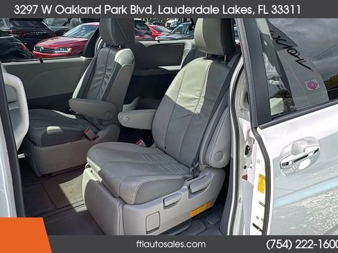 Used 2014 Toyota Sienna Limited w/ Limited Premium Package image 29