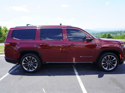 Used 2022 Jeep Wagoneer Series III w/ Premium Group I AWD/4WD image 16