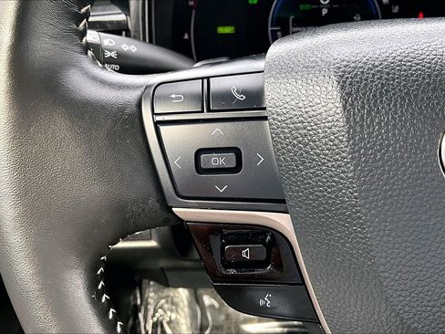 Used 2025 Toyota Camry SE w/ Convenience Package image 17