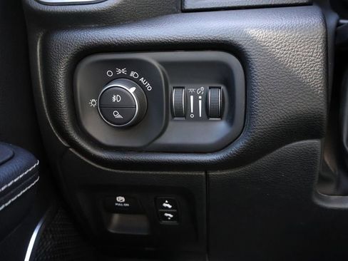 Used 2025 RAM 1500 Laramie AWD/4WD image 30
