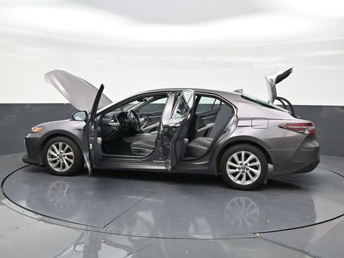 Used 2022 Toyota Camry LE FWD image 30