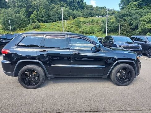 Used 2019 Jeep Grand Cherokee Laredo AWD/4WD image 5