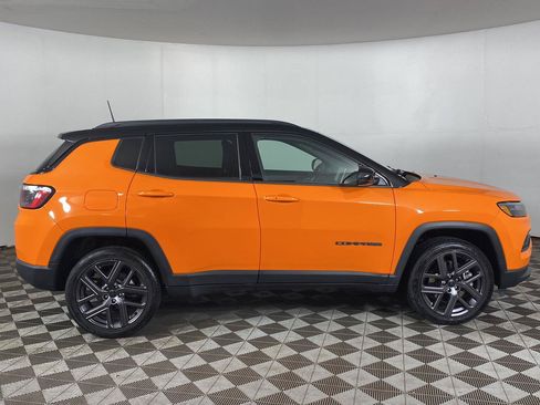 Used 2026 Jeep Compass Limited AWD/4WD image 9