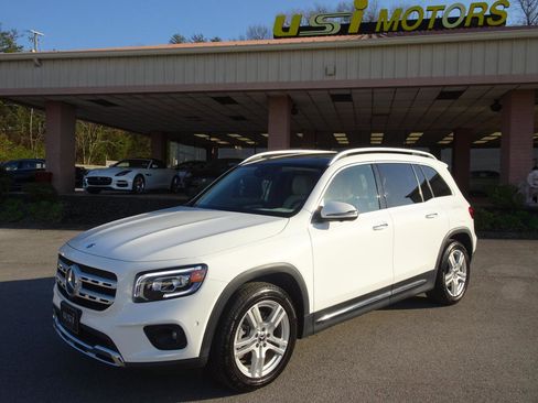 Used 2020 Mercedes-Benz GLB 250 4MATIC w/ Premium Package image 5