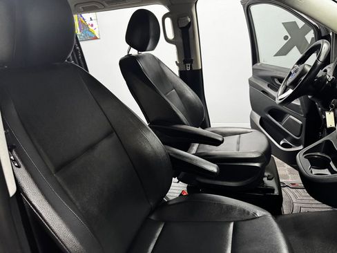 Used 2018 Mercedes-Benz Metris Passenger image 48