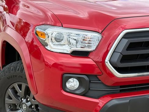 Used 2023 Toyota Tacoma SR5 w/ Technology Package AWD/4WD image 3