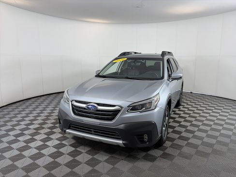 Used 2020 Subaru Outback Limited image 2