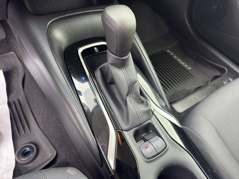 Used 2020 Toyota Corolla LE FWD image 14