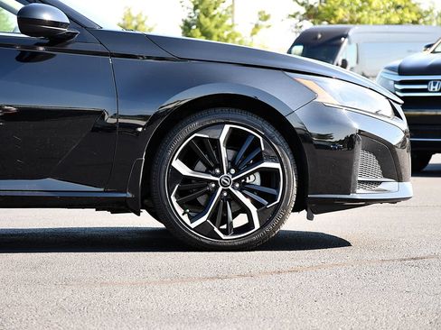 Used 2024 Nissan Altima 2.5 SR AWD/4WD image 9