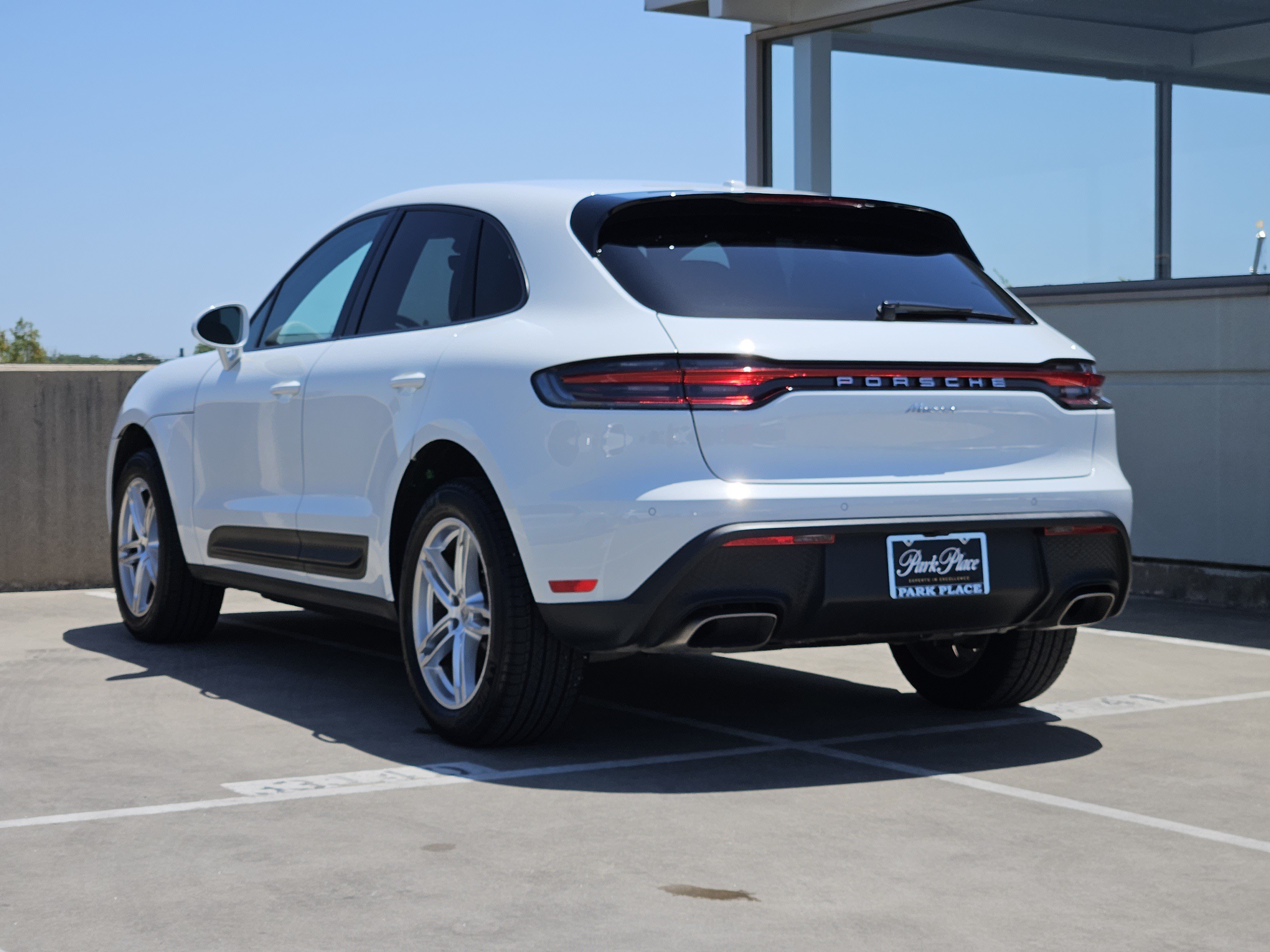 Certified 2026 Porsche Macan AWD/4WD image 3