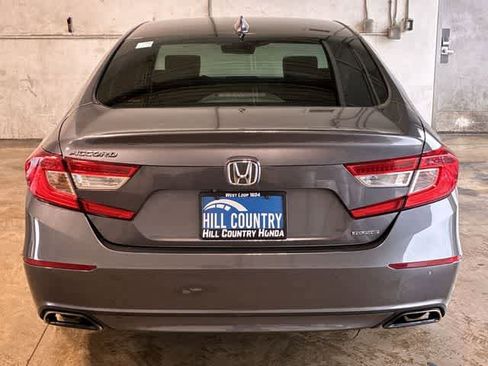 Used 2018 Honda Accord Touring image 5